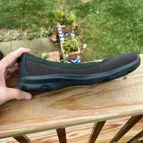 Crocs women’s ballet slip-on flats black size 6 - Picture 8 of 8